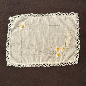 Vintage Handmade Daisy Hankie